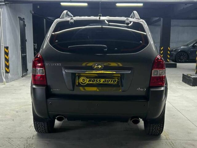 Сірий Хендай Туксон, об'ємом двигуна 2.7 л та пробігом 165 тис. км за 10000 $, фото 4 на Automoto.ua