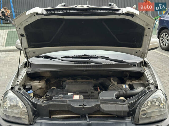 Сірий Хендай Туксон, об'ємом двигуна 1.98 л та пробігом 227 тис. км за 7800 $, фото 30 на Automoto.ua