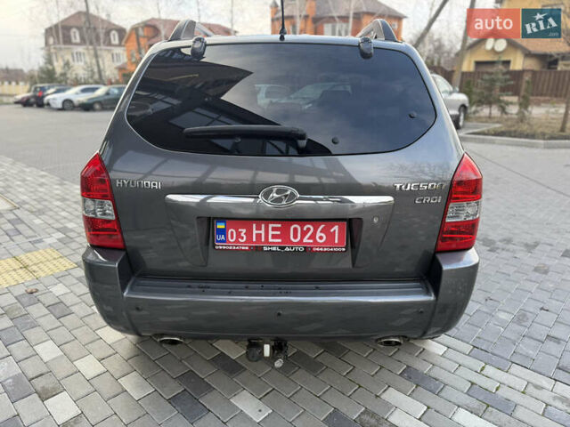 Серый Хендай Туксон, объемом двигателя 2 л и пробегом 202 тыс. км за 10000 $, фото 4 на Automoto.ua