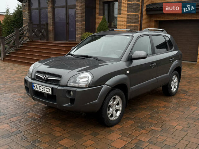 Серый Хендай Туксон, объемом двигателя 2 л и пробегом 86 тыс. км за 9800 $, фото 3 на Automoto.ua
