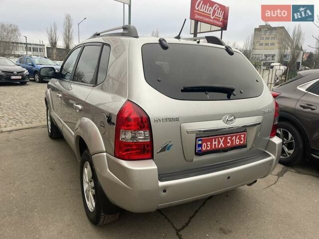 Серый Хендай Туксон, объемом двигателя 2 л и пробегом 158 тыс. км за 9600 $, фото 6 на Automoto.ua