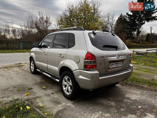 Серый Хендай Туксон, объемом двигателя 1.98 л и пробегом 274 тыс. км за 7700 $, фото 8 на Automoto.ua