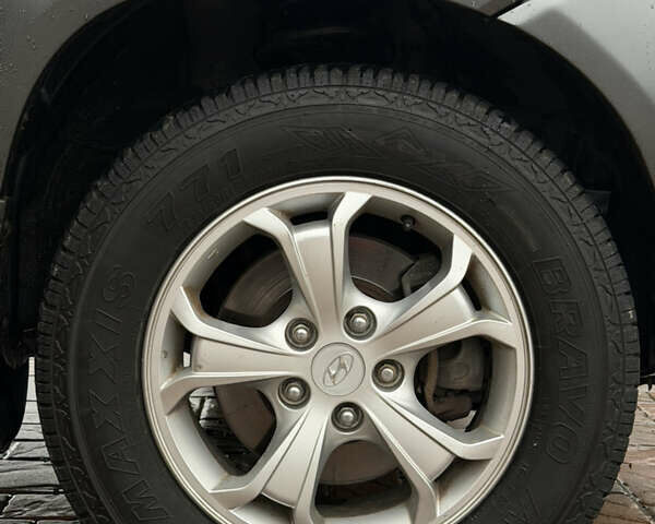 Серый Хендай Туксон, объемом двигателя 2 л и пробегом 86 тыс. км за 9800 $, фото 11 на Automoto.ua