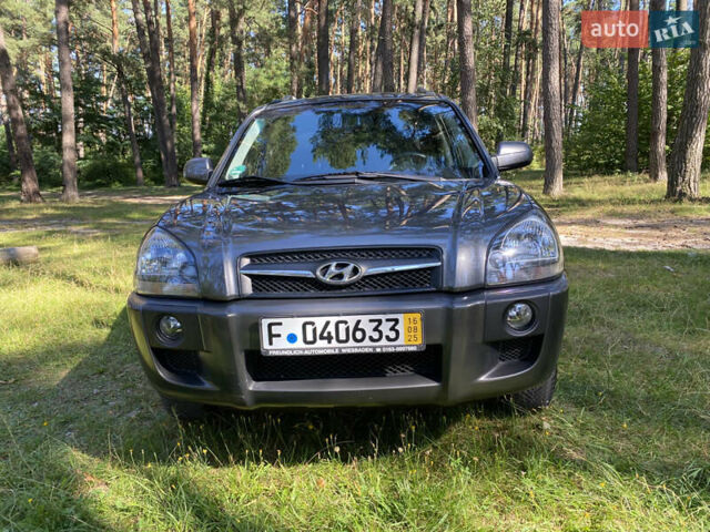 Серый Хендай Туксон, объемом двигателя 2 л и пробегом 215 тыс. км за 9900 $, фото 5 на Automoto.ua