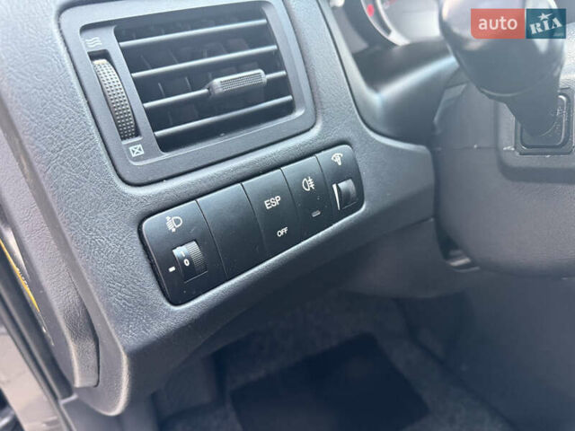 Серый Хендай Туксон, объемом двигателя 2 л и пробегом 202 тыс. км за 10000 $, фото 20 на Automoto.ua