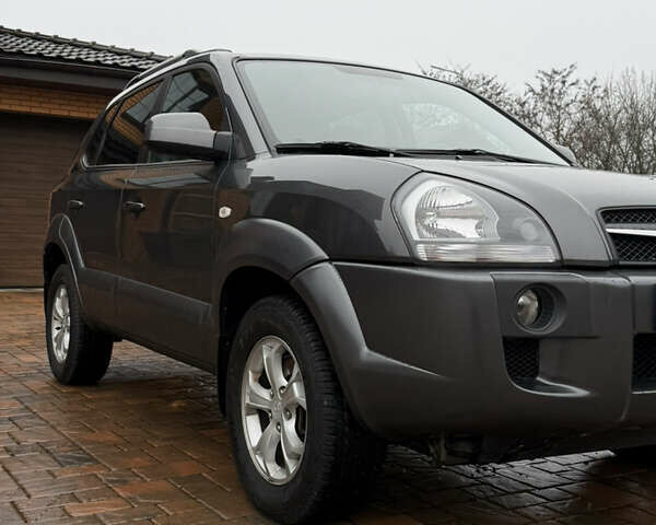 Серый Хендай Туксон, объемом двигателя 2 л и пробегом 86 тыс. км за 9800 $, фото 9 на Automoto.ua
