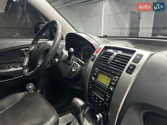 Сірий Хендай Туксон, об'ємом двигуна 2.66 л та пробігом 165 тис. км за 10000 $, фото 21 на Automoto.ua