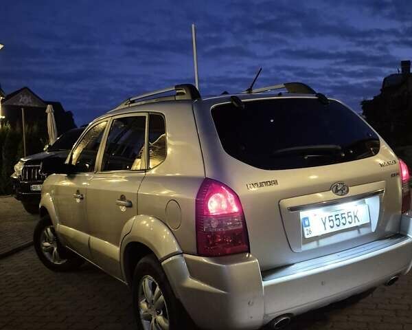 Сірий Хендай Туксон, об'ємом двигуна 2 л та пробігом 284 тис. км за 9200 $, фото 8 на Automoto.ua