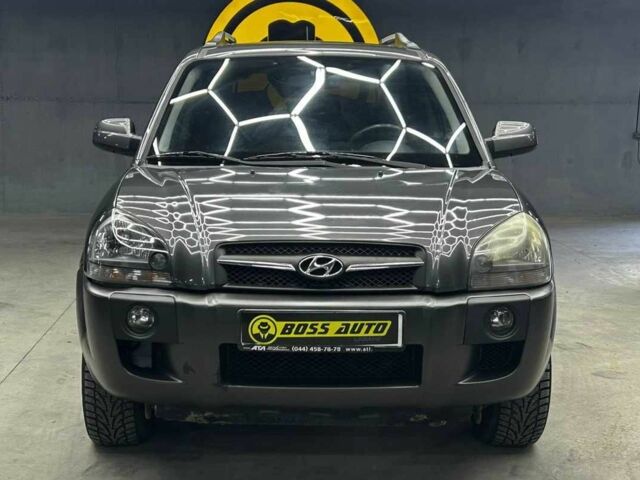 Сірий Хендай Туксон, об'ємом двигуна 2.7 л та пробігом 165 тис. км за 10000 $, фото 1 на Automoto.ua