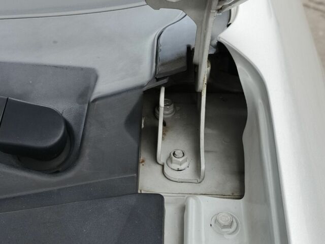 Серый Хендай Туксон, объемом двигателя 2 л и пробегом 200 тыс. км за 9200 $, фото 12 на Automoto.ua