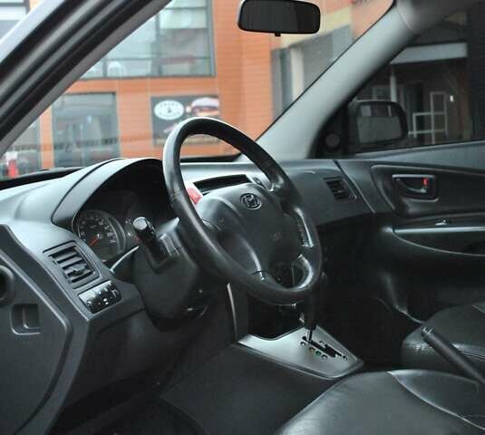 Серый Хендай Туксон, объемом двигателя 2.7 л и пробегом 165 тыс. км за 9000 $, фото 33 на Automoto.ua