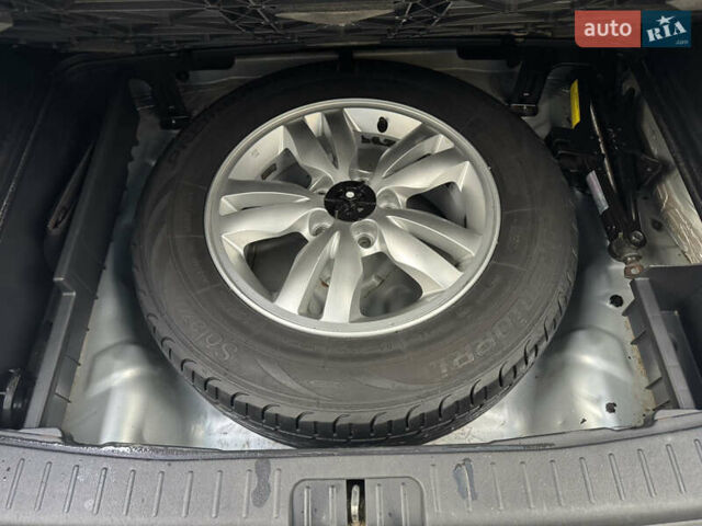 Сірий Хендай Туксон, об'ємом двигуна 2 л та пробігом 124 тис. км за 8900 $, фото 14 на Automoto.ua