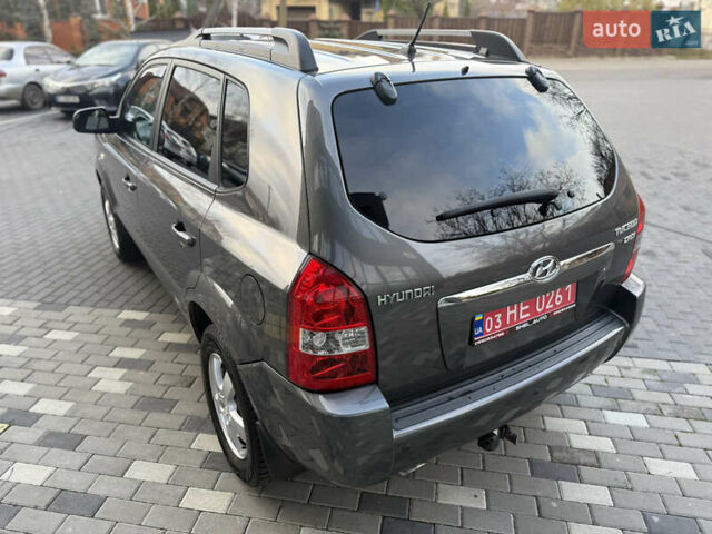 Серый Хендай Туксон, объемом двигателя 2 л и пробегом 202 тыс. км за 10000 $, фото 6 на Automoto.ua