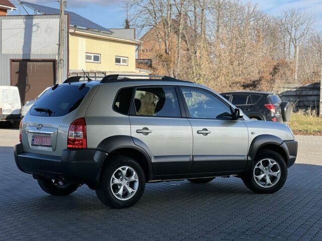 Сірий Хендай Туксон, об'ємом двигуна 2 л та пробігом 166 тис. км за 8950 $, фото 21 на Automoto.ua