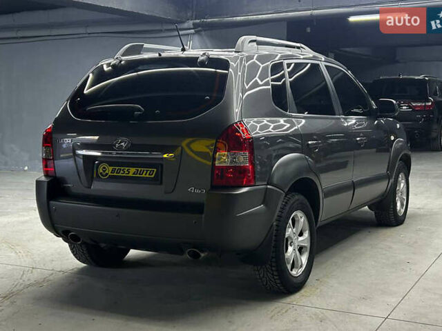 Сірий Хендай Туксон, об'ємом двигуна 2.66 л та пробігом 165 тис. км за 10000 $, фото 5 на Automoto.ua