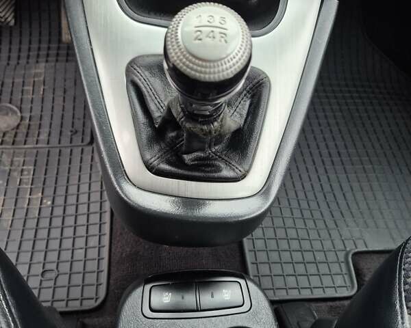 Серый Хендай Туксон, объемом двигателя 1.98 л и пробегом 189 тыс. км за 8300 $, фото 28 на Automoto.ua