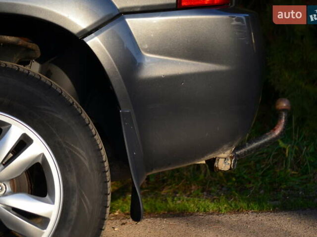 Серый Хендай Туксон, объемом двигателя 2 л и пробегом 271 тыс. км за 8000 $, фото 5 на Automoto.ua