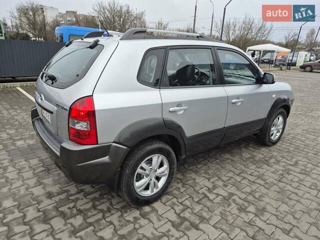 Серый Хендай Туксон, объемом двигателя 1.98 л и пробегом 189 тыс. км за 8300 $, фото 34 на Automoto.ua