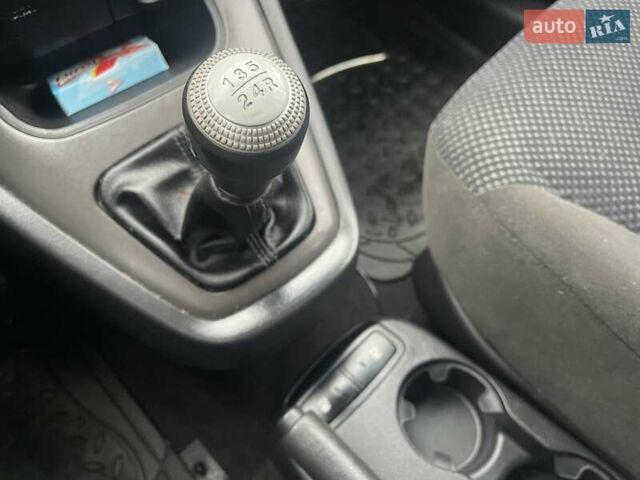 Серый Хендай Туксон, объемом двигателя 2 л и пробегом 158 тыс. км за 9600 $, фото 12 на Automoto.ua