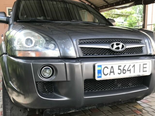 Серый Хендай Туксон, объемом двигателя 2.7 л и пробегом 215 тыс. км за 7900 $, фото 3 на Automoto.ua