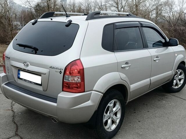 Серый Хендай Туксон, объемом двигателя 2 л и пробегом 200 тыс. км за 9200 $, фото 13 на Automoto.ua