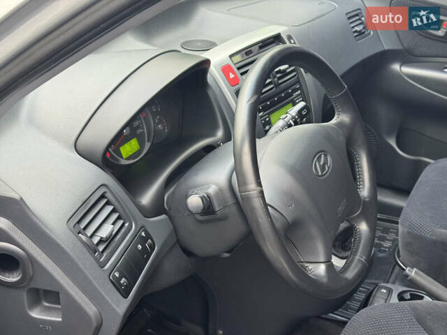 Сірий Хендай Туксон, об'ємом двигуна 2 л та пробігом 124 тис. км за 8900 $, фото 11 на Automoto.ua