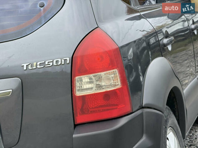 Хендай Туксон 2009 в Стрые на Automoto.ua Серый Хендай Туксон, объемом двигателя 2 л и пробегом 238 тыс. км за 7300 $, фото 17 на Automoto.ua