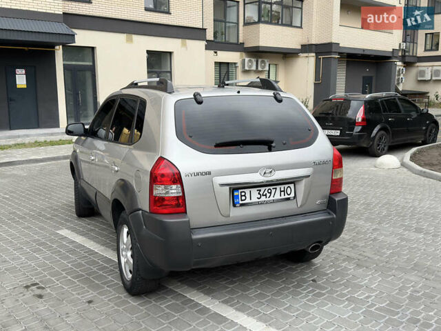 Сірий Хендай Туксон, об'ємом двигуна 1.98 л та пробігом 227 тис. км за 7800 $, фото 4 на Automoto.ua