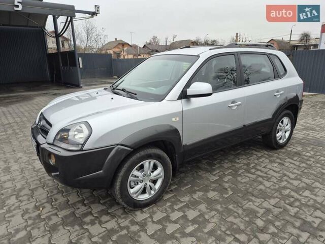 Серый Хендай Туксон, объемом двигателя 1.98 л и пробегом 189 тыс. км за 8300 $, фото 38 на Automoto.ua