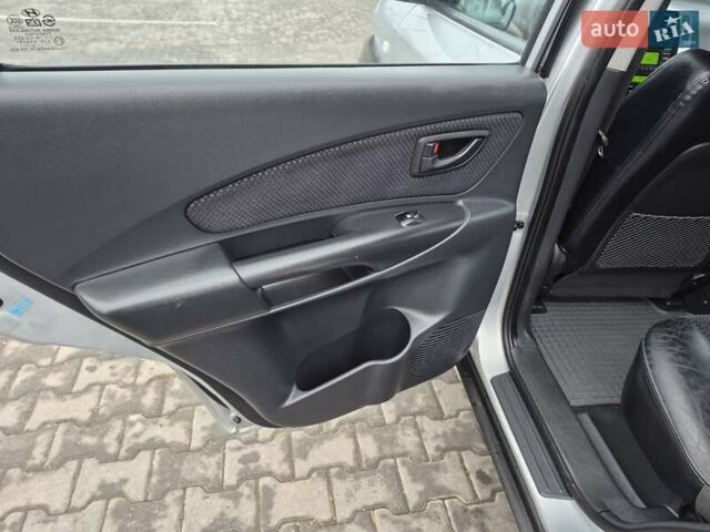 Серый Хендай Туксон, объемом двигателя 1.98 л и пробегом 189 тыс. км за 8300 $, фото 20 на Automoto.ua