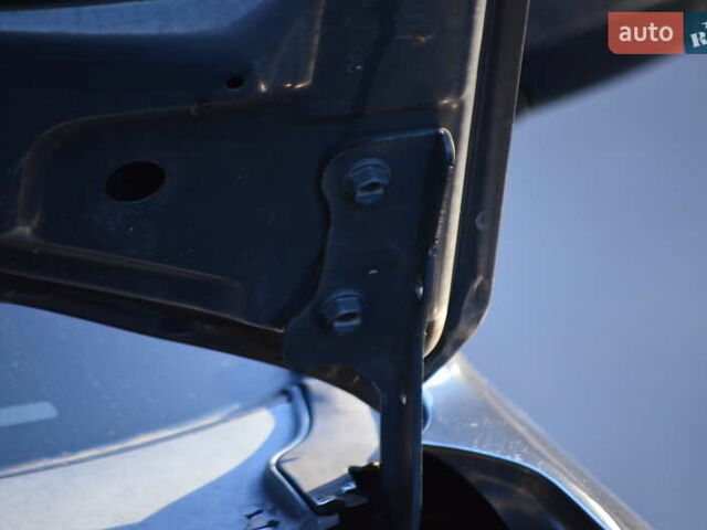 Серый Хендай Туксон, объемом двигателя 2 л и пробегом 271 тыс. км за 8000 $, фото 26 на Automoto.ua