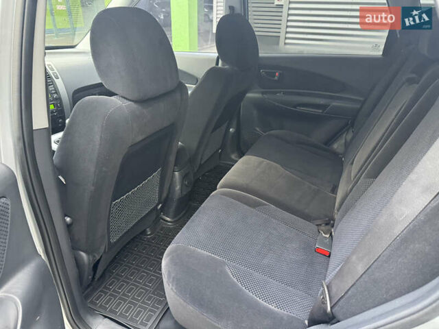 Сірий Хендай Туксон, об'ємом двигуна 2 л та пробігом 124 тис. км за 8900 $, фото 12 на Automoto.ua