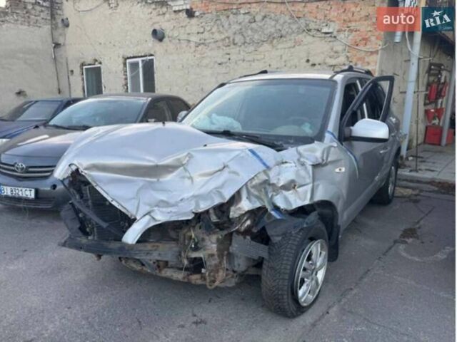 Серый Хендай Туксон, объемом двигателя 1.98 л и пробегом 100 тыс. км за 1947 $, фото 6 на Automoto.ua