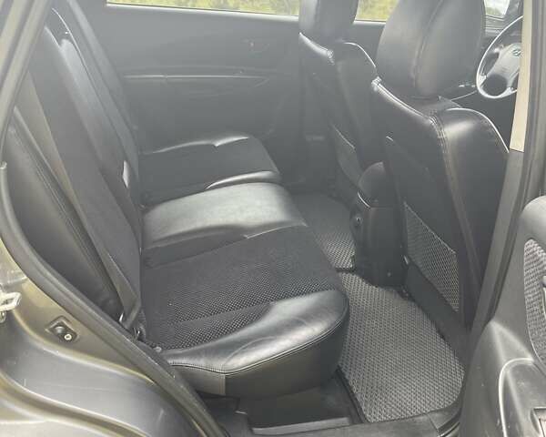 Серый Хендай Туксон, объемом двигателя 2 л и пробегом 175 тыс. км за 9662 $, фото 8 на Automoto.ua