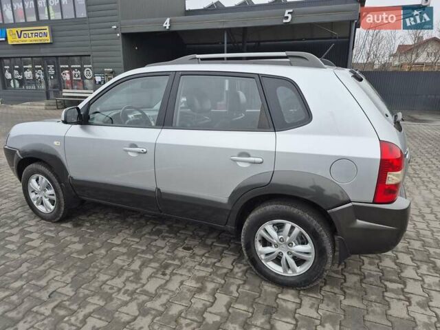 Серый Хендай Туксон, объемом двигателя 1.98 л и пробегом 189 тыс. км за 8300 $, фото 6 на Automoto.ua