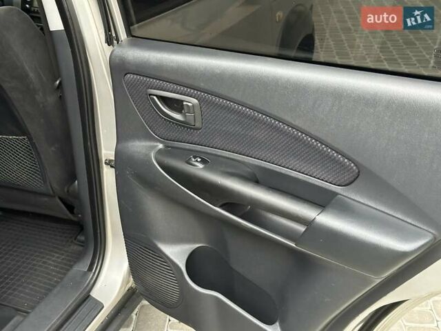 Сірий Хендай Туксон, об'ємом двигуна 1.98 л та пробігом 227 тис. км за 7800 $, фото 23 на Automoto.ua