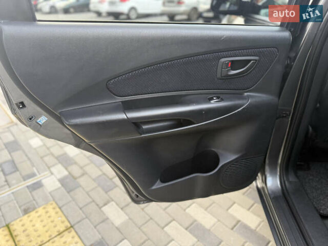 Серый Хендай Туксон, объемом двигателя 2 л и пробегом 202 тыс. км за 10000 $, фото 25 на Automoto.ua