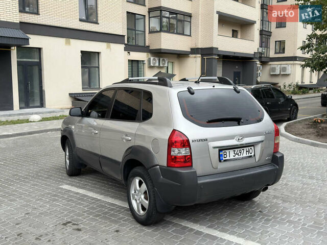 Сірий Хендай Туксон, об'ємом двигуна 1.98 л та пробігом 227 тис. км за 7800 $, фото 3 на Automoto.ua