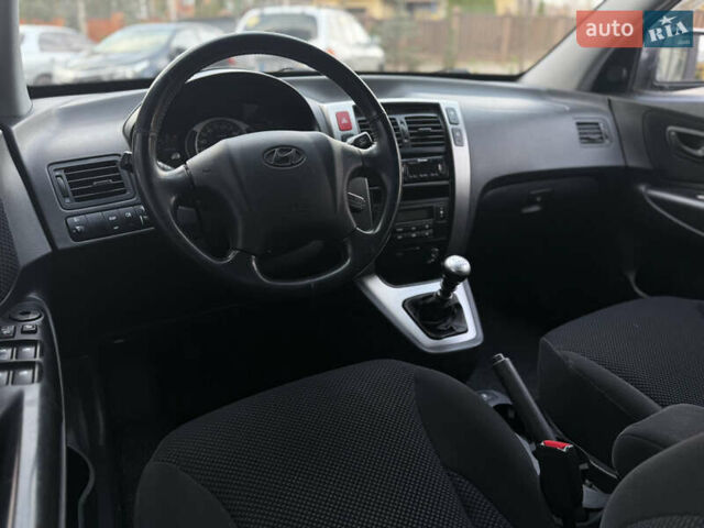 Серый Хендай Туксон, объемом двигателя 2 л и пробегом 202 тыс. км за 10000 $, фото 27 на Automoto.ua
