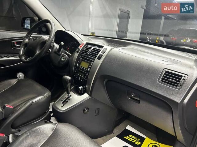 Сірий Хендай Туксон, об'ємом двигуна 2.66 л та пробігом 165 тис. км за 10000 $, фото 20 на Automoto.ua