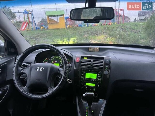 Серый Хендай Туксон, объемом двигателя 1.99 л и пробегом 132 тыс. км за 10000 $, фото 18 на Automoto.ua