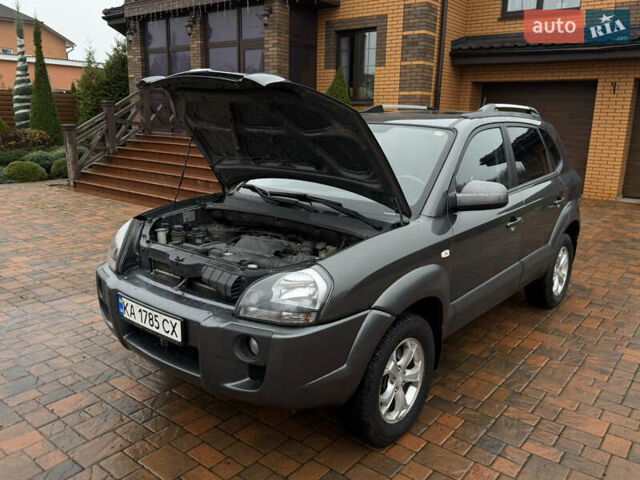 Серый Хендай Туксон, объемом двигателя 2 л и пробегом 86 тыс. км за 9800 $, фото 18 на Automoto.ua