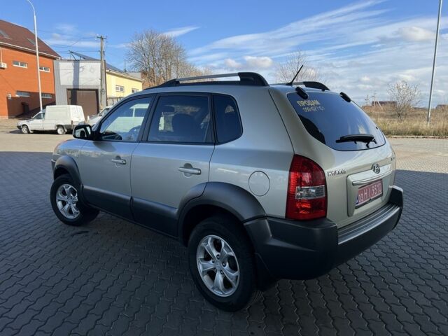 Сірий Хендай Туксон, об'ємом двигуна 2 л та пробігом 166 тис. км за 8950 $, фото 3 на Automoto.ua