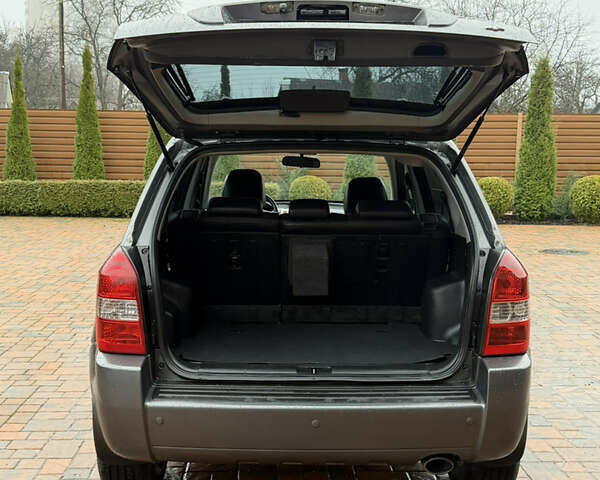 Серый Хендай Туксон, объемом двигателя 2 л и пробегом 86 тыс. км за 9800 $, фото 22 на Automoto.ua