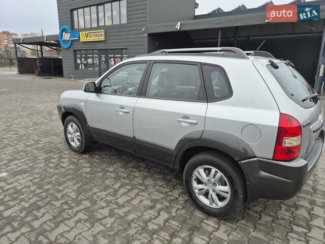 Серый Хендай Туксон, объемом двигателя 1.98 л и пробегом 189 тыс. км за 8300 $, фото 37 на Automoto.ua