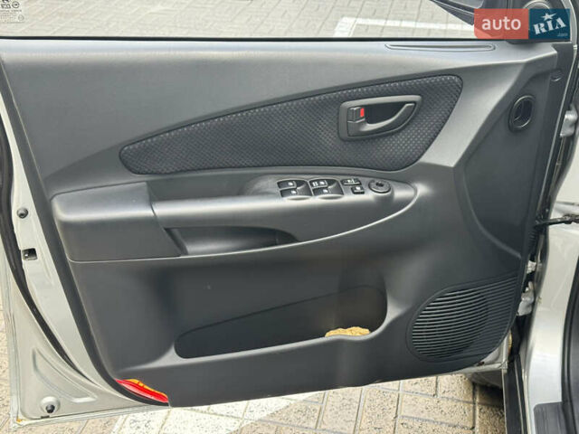 Сірий Хендай Туксон, об'ємом двигуна 2 л та пробігом 124 тис. км за 8900 $, фото 8 на Automoto.ua