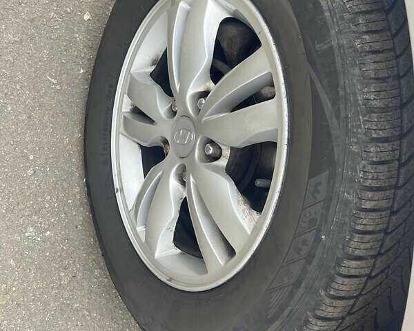 Серый Хендай Туксон, объемом двигателя 2 л и пробегом 158 тыс. км за 9600 $, фото 7 на Automoto.ua