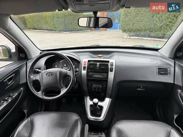 Серый Хендай Туксон, объемом двигателя 2 л и пробегом 195 тыс. км за 9950 $, фото 20 на Automoto.ua