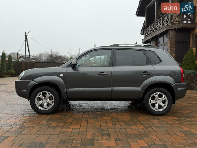 Серый Хендай Туксон, объемом двигателя 2 л и пробегом 86 тыс. км за 9800 $, фото 6 на Automoto.ua