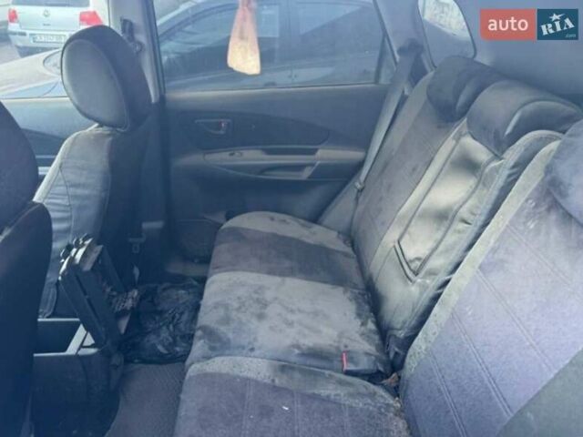 Серый Хендай Туксон, объемом двигателя 1.98 л и пробегом 100 тыс. км за 1947 $, фото 3 на Automoto.ua